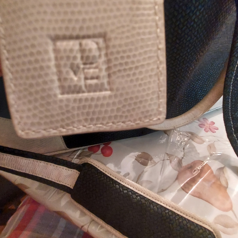 Diane von Furstenberg Travel Shoulder Bag. π - Picture 15 of 15